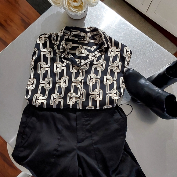 Chic Chain Pattern Button Down Shirt - Picture 2 of 3